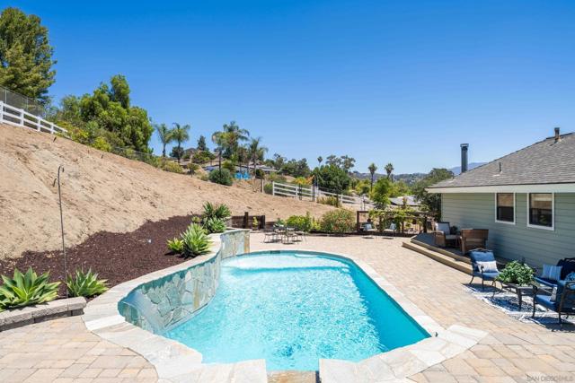 9844 Lorraine Ridge Trail, El Cajon CA: https://media.crmls.org/mediaz/593a6467-370b-4889-b1c8-967879f4a1b9.jpg