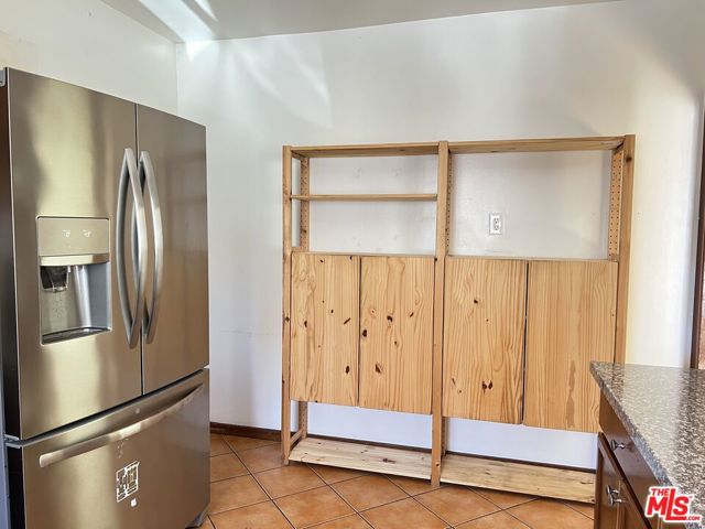 1320 Barrington Way, Glendale CA: https://media.crmls.org/mediaz/593b0f00-835b-43c8-a7c3-0b916c850a5a.jpg