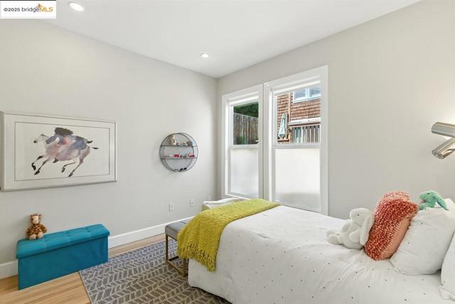 280 Monterey Blvd., San Francisco CA: https://media.crmls.org/mediaz/593b4aab-fd03-4f60-a409-f3219bb1cc34.jpg