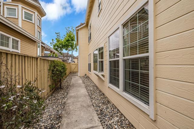 4293 OLIVER WAY, Union City CA: https://media.crmls.org/mediaz/593b5349-a039-40f3-af35-23c501ed3340.jpg