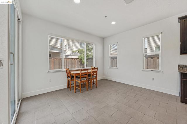 18499 Lewiston Dr, Lathrop CA: https://media.crmls.org/mediaz/593b735b-0893-4843-ad81-031a52cdfa9b.jpg