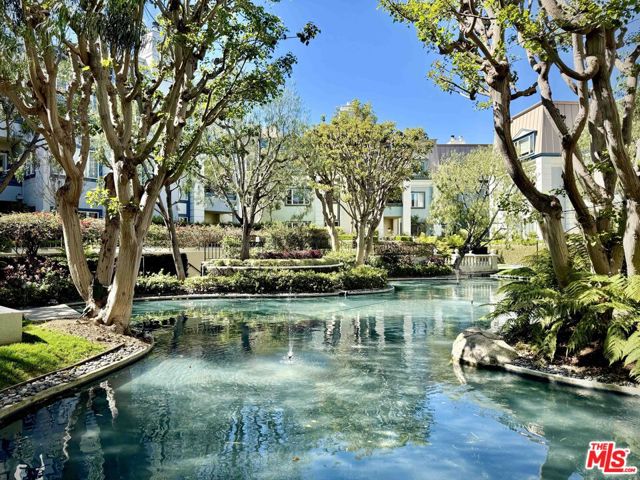 10106 Empyrean Way, Los Angeles CA: https://media.crmls.org/mediaz/593ba6ed-2c53-4d13-95da-839bb0fb114c.jpg