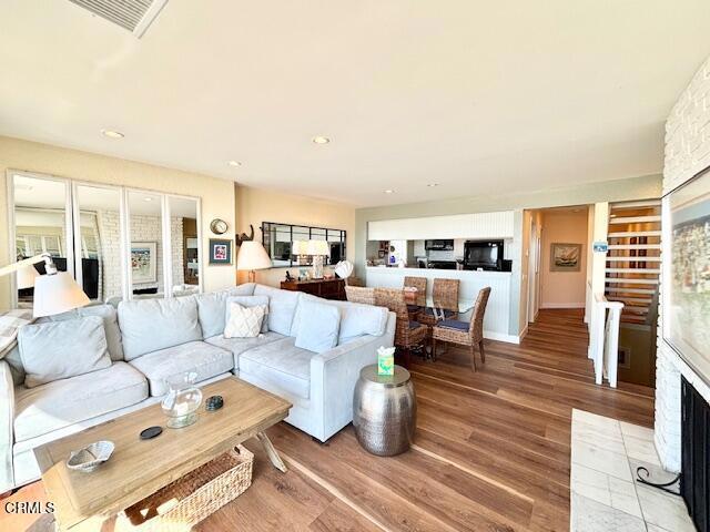 Detail Gallery Image 14 of 24 For 3949 Ocean Dr, Oxnard,  CA 93035 - 3 Beds | 2 Baths