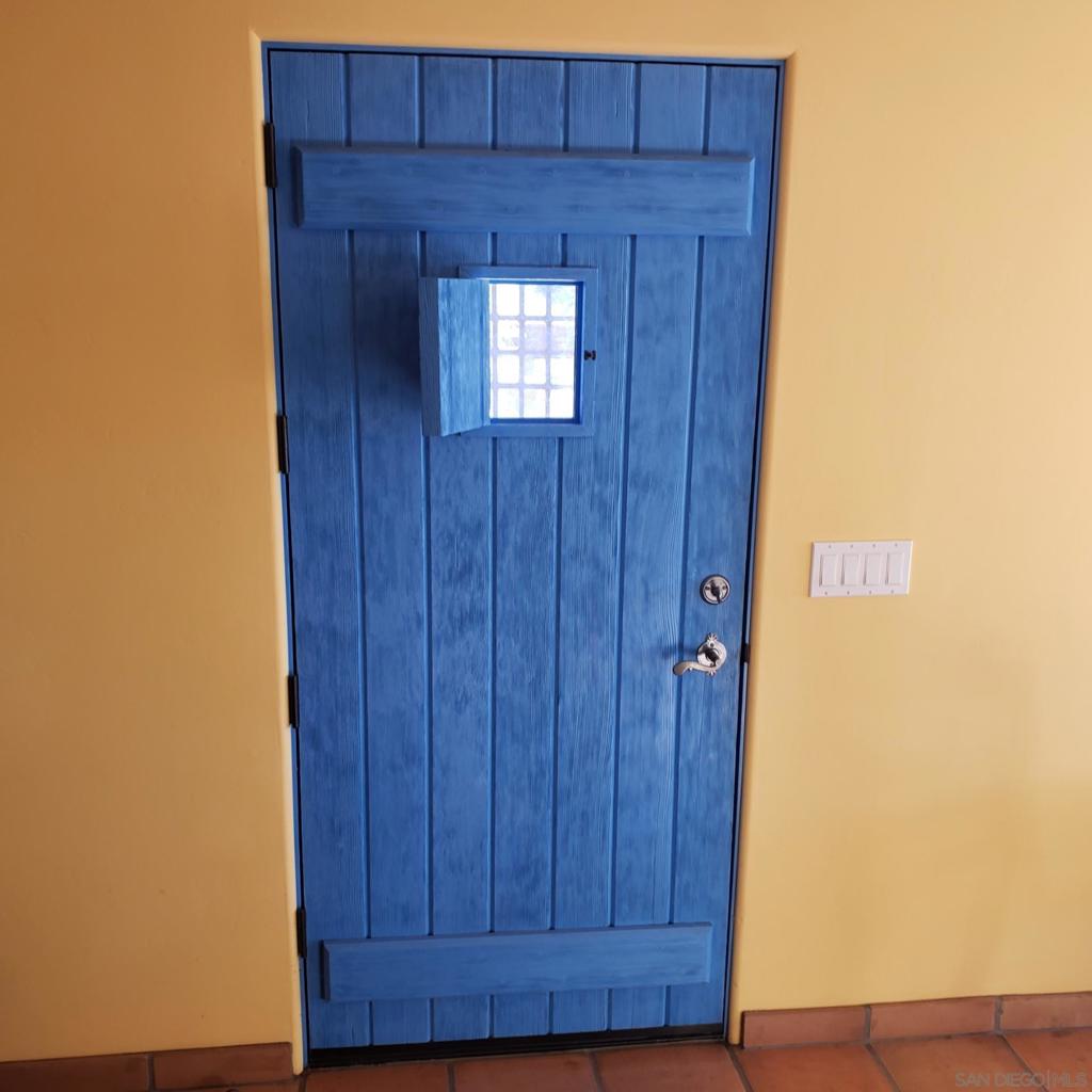 https://media.crmls.org/mediaz/593dabf9-248d-4379-99ac-cb6d84eab2f7.jpg?preset=X-Large