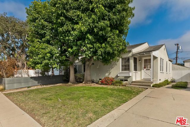 12508 Greene Avenue, Los Angeles CA: https://media.crmls.org/mediaz/593e00b3-2a9b-4c0e-94fd-80cc827688e2.jpg