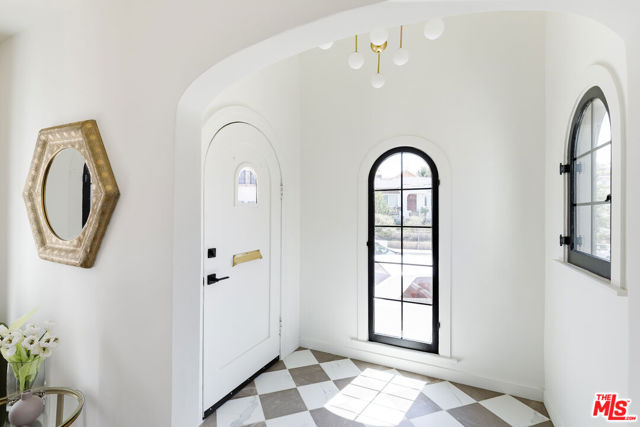 2353 Lucerne Avenue, Los Angeles CA: https://media.crmls.org/mediaz/593e47ae-c840-48c2-bbe7-70d90a00ba1b.jpg
