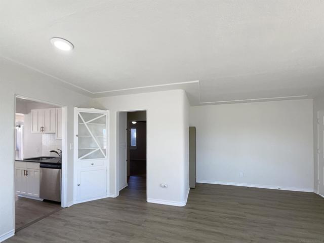 4462 52Nd St, San Diego CA: https://media.crmls.org/mediaz/593e516d-ab12-4cf1-89d6-9b50ceb317f0.jpg