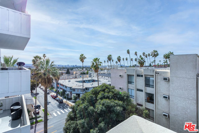 7135 HOLLYWOOD Boulevard, Los Angeles CA: https://media.crmls.org/mediaz/593ec17e-c839-4d5b-834c-3de4ed7d4430.jpg