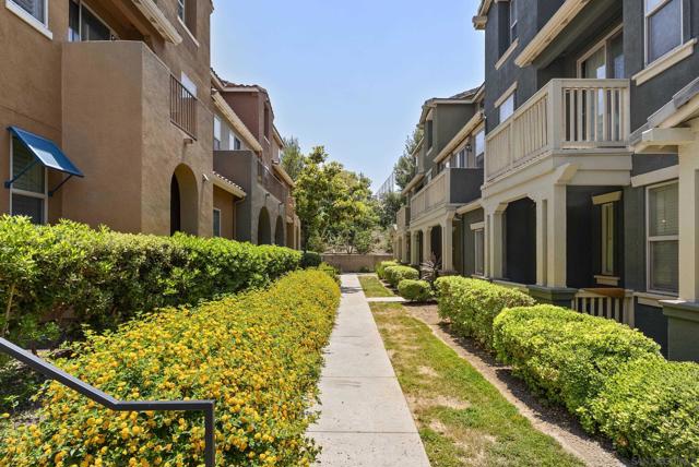 1824 Peach Ct, Chula Vista CA: https://media.crmls.org/mediaz/593f114e-7b67-4b6e-8e3e-e6a7dc5f93f4.jpg