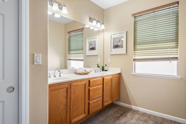181 Maidenhair St, Pittsburg CA: https://media.crmls.org/mediaz/59400757-3d3e-4e37-8f58-2a88774c8aeb.jpg