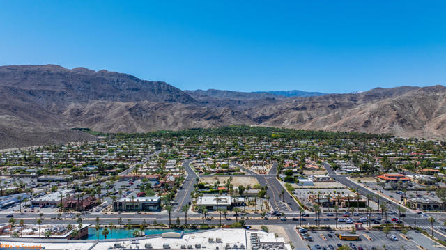 42602 Rancho Mirage Lane, Rancho Mirage CA: https://media.crmls.org/mediaz/5940393e-d52a-4d2c-8a2e-2e38f0ec384f.jpg
