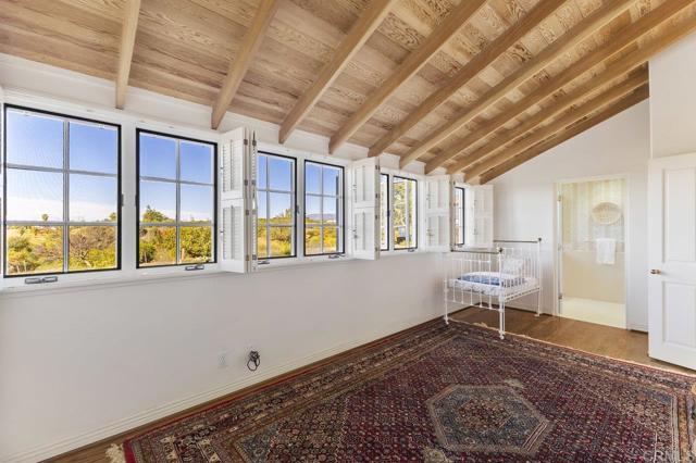 Image 37 of 55 For 31123 Manzanita Crest Road