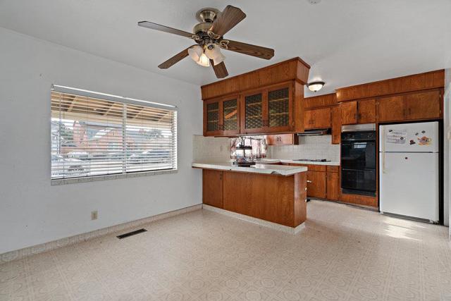 1545 E Saint John Street, San Jose CA: https://media.crmls.org/mediaz/59416462-1585-4768-81b4-4d57848c7a3f.jpg