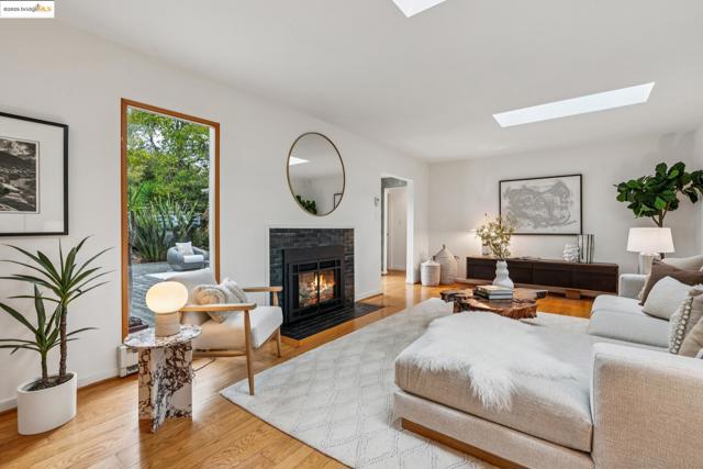 63 Eureka Ave, Kensington CA: https://media.crmls.org/mediaz/5941e664-fdac-4c2a-ab1c-4c2558bd09f9.jpg