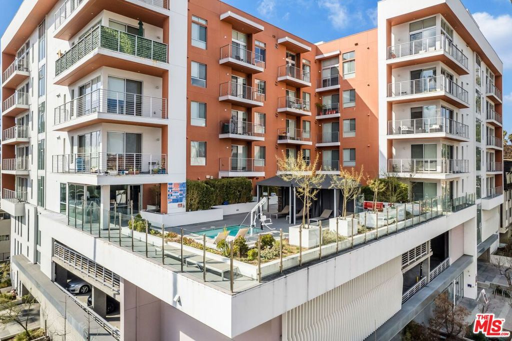 453 S Kenmore Avenue #402