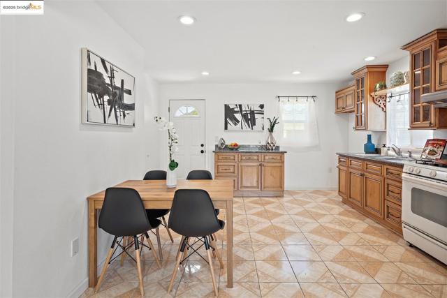 2533 Bush Ave, Richmond CA: https://media.crmls.org/mediaz/59424848-4509-4373-8025-d49faabcd3e5.jpg