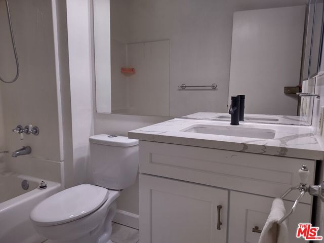1119 Albany Street, Los Angeles CA: https://media.crmls.org/mediaz/5942b6a4-411f-47a5-add4-3489d8dd4a6c.jpg