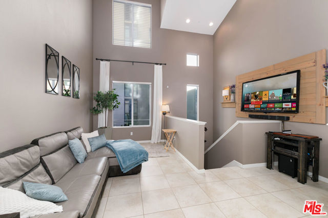 507 Rockefeller, Irvine CA: https://media.crmls.org/mediaz/594309f7-f315-4c59-8639-986bc0eb8160.jpg