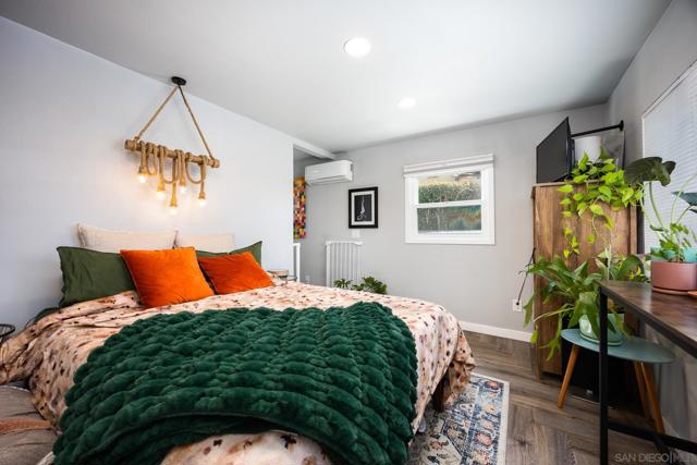 5011 E Mountain View Dr, San Diego CA: https://media.crmls.org/mediaz/59432913-3c51-416d-a7e3-ad9a13a6ca33.jpg
