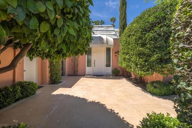 47432 Medina W Drive, Palm Desert CA: https://media.crmls.org/mediaz/5943b613-0564-4cf5-a7f8-3a9f1a5f8007.jpg