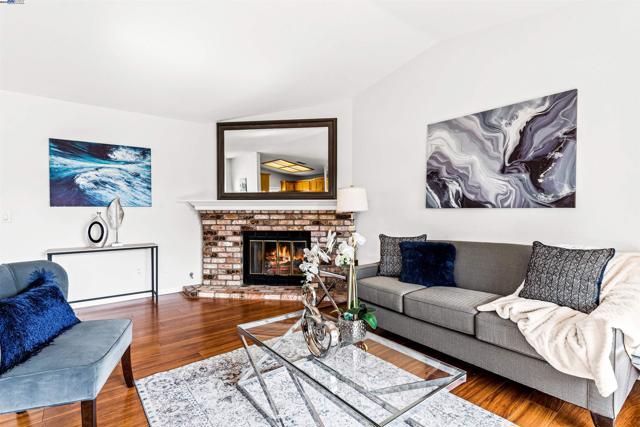 129 Ray St, Pleasanton CA: https://media.crmls.org/mediaz/5943d320-980c-440f-85d7-cd1b1adc6fa5.jpg