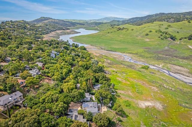 17480 Hoot Owl Way, Morgan Hill CA: https://media.crmls.org/mediaz/5944471f-8930-49af-903d-0f386730c35f.jpg