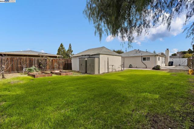 633 N P St, Livermore CA: https://media.crmls.org/mediaz/5944c3fe-9c5b-4c36-ae90-2db8061b42b2.jpg