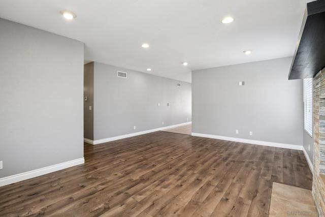 13002 Standish Dr, Poway CA: https://media.crmls.org/mediaz/5944ee62-bfc5-4b97-83e6-750f0b80e29b.jpg
