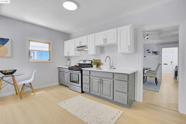 3034 Martin Luther King Jr Way, Oakland CA: https://media.crmls.org/mediaz/594568cc-8ace-4392-9fb3-e07c16c56404.jpg