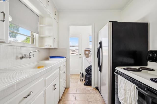 419 Burkhard Rd, Patterson CA: https://media.crmls.org/mediaz/59457f1f-d213-4f21-ad23-e4b345a56f95.jpg