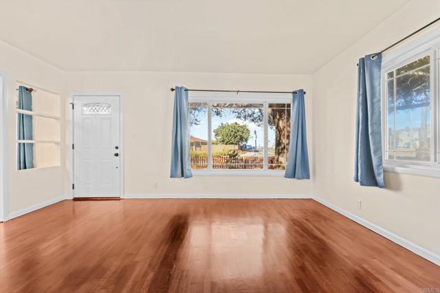 Detail Gallery Image 3 of 38 For 579 Calla Ave, Imperial Beach,  CA 91932 - 3 Beds | 2 Baths