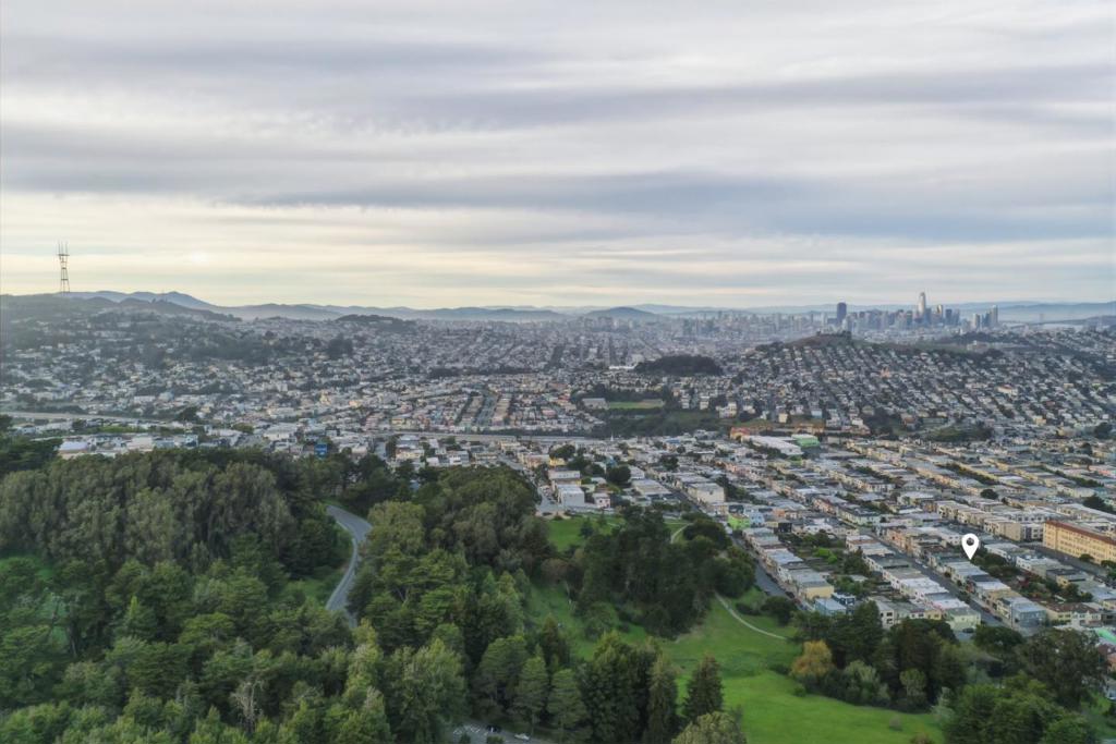 https://media.crmls.org/mediaz/5946daed-b121-470e-98d1-1352a6f12915.jpg?preset=X-Large
