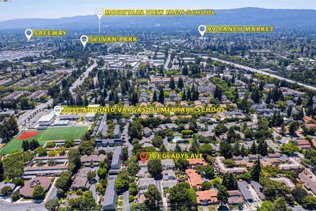 163 Gladys Ave, Mountain View CA: https://media.crmls.org/mediaz/59474cb9-9d7d-4dc7-953a-b24af6b797c4.jpg
