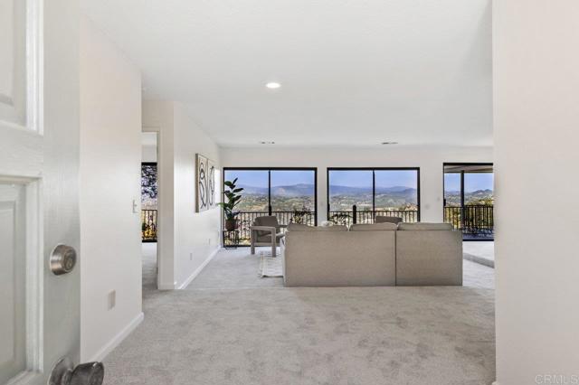 Detail Gallery Image 5 of 54 For 9613 Meadow Mesa Dr, Escondido,  CA 92026 - 4 Beds | 2/1 Baths