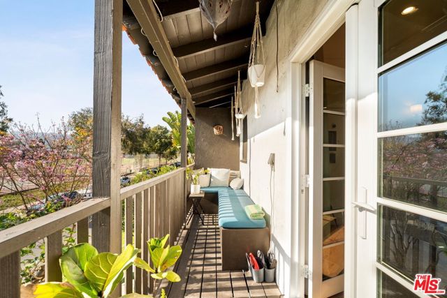 500 N Genesee Avenue, Los Angeles CA: https://media.crmls.org/mediaz/5947b955-1464-4738-b6f2-0edef9b54a72.jpg