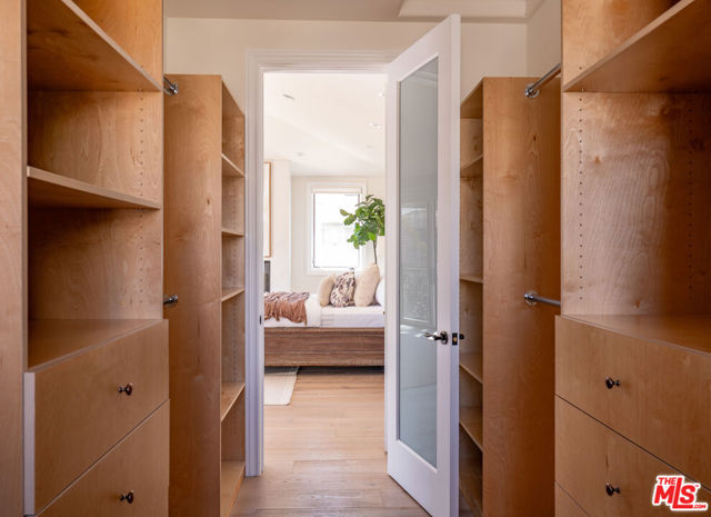 1113 Amherst Avenue, Los Angeles CA: https://media.crmls.org/mediaz/5947e070-7fa6-495e-b1cb-b6ee2311d90a.jpg