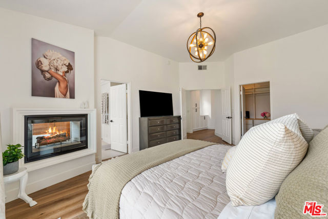 6453 Zuma View Place, Malibu CA: https://media.crmls.org/mediaz/594871e4-d000-4ce9-80d2-a4e7a47990dc.jpg