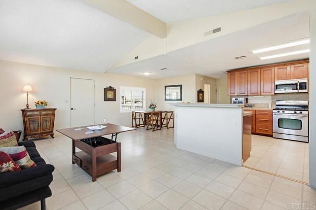 Detail Gallery Image 4 of 49 For 1930 W San Marcos Blvd #172,  San Marcos,  CA 92078 - 2 Beds | 2 Baths