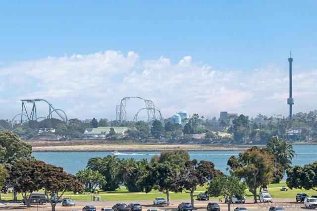 3328 Crown Point, San Diego CA: https://media.crmls.org/mediaz/59491eb9-0e6f-4ef9-a4ba-c077bcb62e6f.jpg