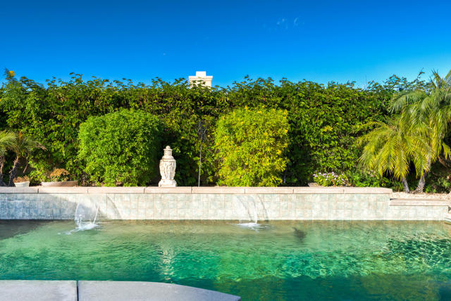 6 Dickens Court, Rancho Mirage CA: https://media.crmls.org/mediaz/5949cab3-6269-4dfb-bf0a-ea98126e409d.jpg