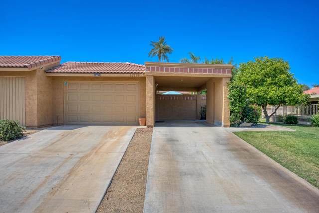 82208 Cochran Drive, Indio CA: https://media.crmls.org/mediaz/594b8049-7886-4c67-a75c-b6e0cf690b6f.jpg