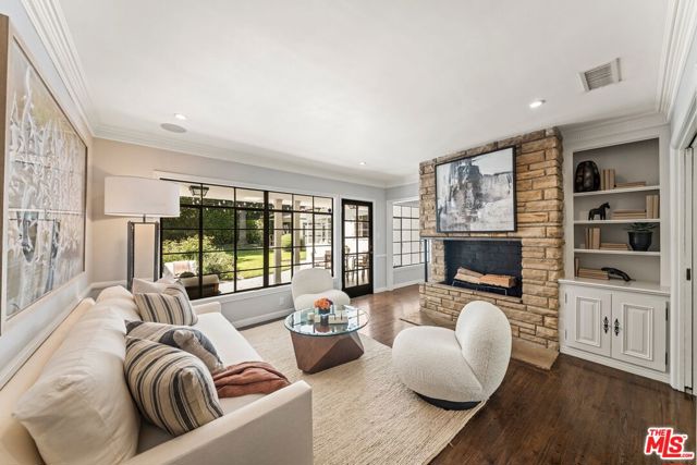 2107 Coldwater Canyon Drive, Beverly Hills CA: https://media.crmls.org/mediaz/594c251d-3e8b-46bc-aa13-2a0eb5d2c062.jpg