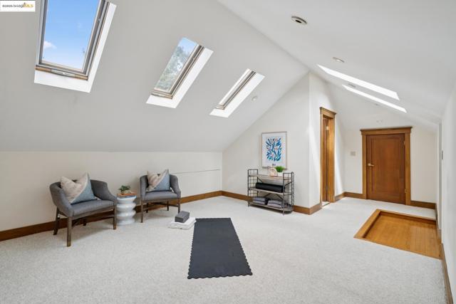 408 Euclid Ave, Oakland CA: https://media.crmls.org/mediaz/594c6c7b-eaa7-4d88-a907-e3cf6c2de4b3.jpg
