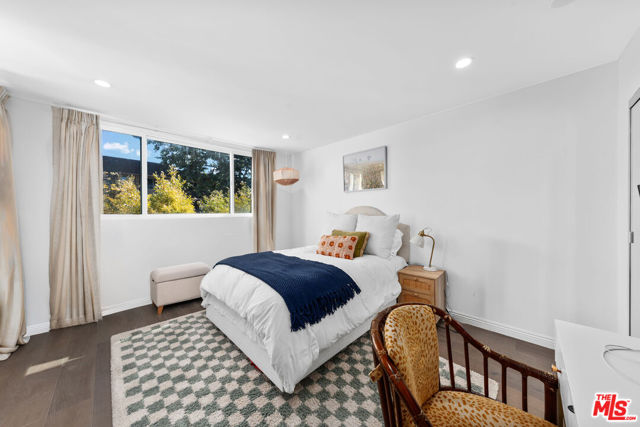 11970 Montana Avenue, Los Angeles CA: https://media.crmls.org/mediaz/594c85c0-f1da-4c34-ab9a-92c70acd7d27.jpg