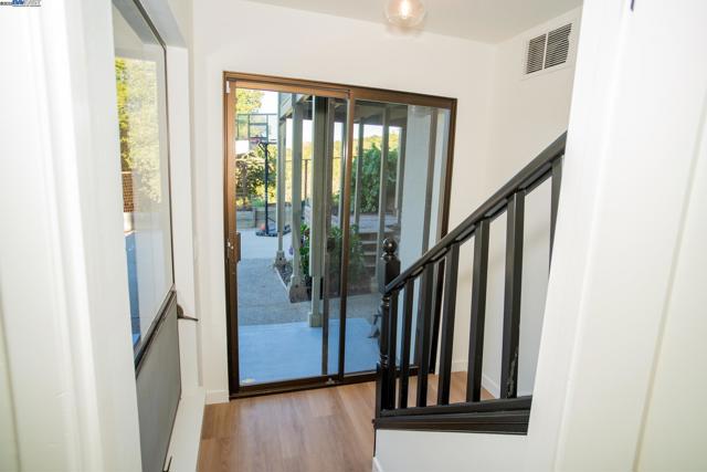 4732 Mira Vista Drive, Castro Valley CA: https://media.crmls.org/mediaz/594c9e8f-e214-405b-a272-6c0314ac4c34.jpg