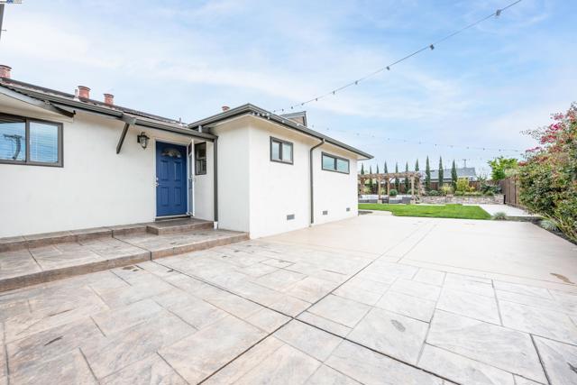 1338 Thais Ln, Hayward CA: https://media.crmls.org/mediaz/594ce29e-60c9-435c-886a-e2f050dc06bd.jpg