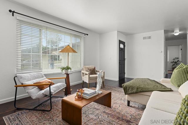 11394 Pegasus Ave, San Diego CA: https://media.crmls.org/mediaz/594cf4e8-427e-4f7f-bc90-b7e0c7821d77.jpg