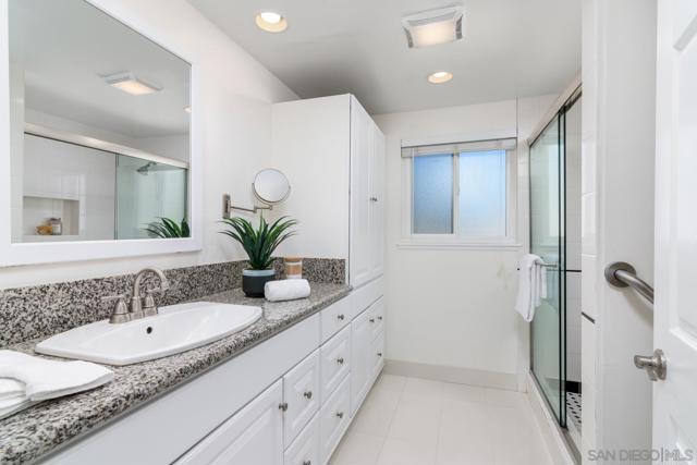 16498 Roca Dr, San Diego CA: https://media.crmls.org/mediaz/594d0314-829a-44d3-bcb3-34045736d0cb.jpg