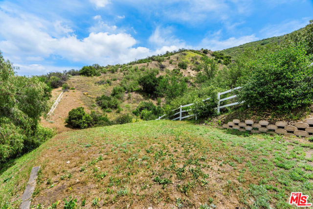 204 Bell Canyon Road, Bell Canyon CA: https://media.crmls.org/mediaz/594d7b30-64cd-4a3b-a0d9-e7e73afe7e1b.jpg