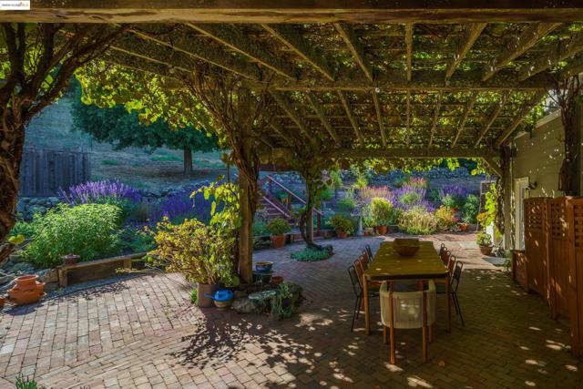 300 Rancho de Maria, Martinez CA: https://media.crmls.org/mediaz/594e5fb2-c614-4528-9fbc-9c26d020491f.jpg